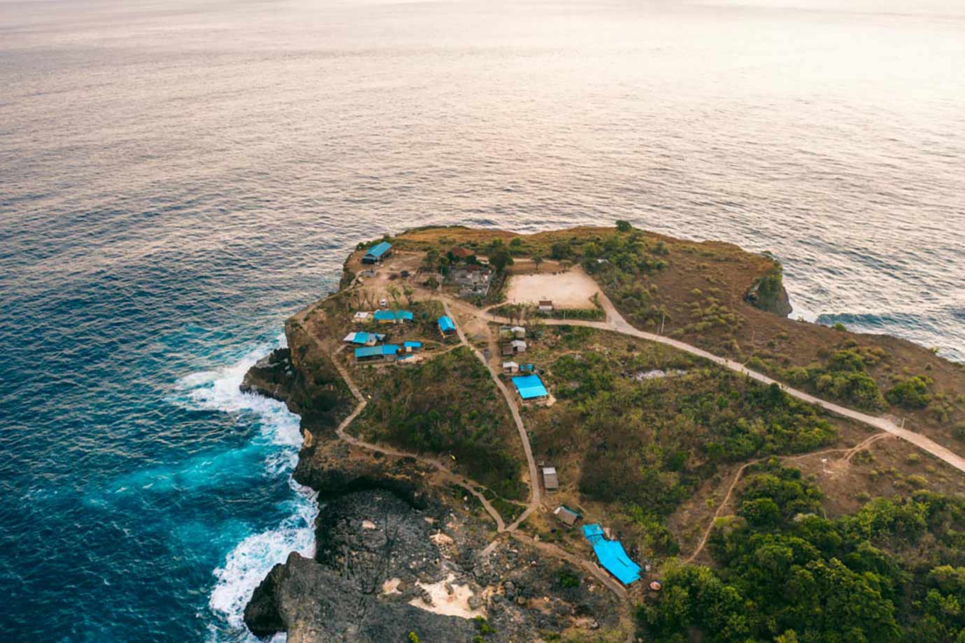 Accommodations on the cliff near Angel’s Billabong Beach