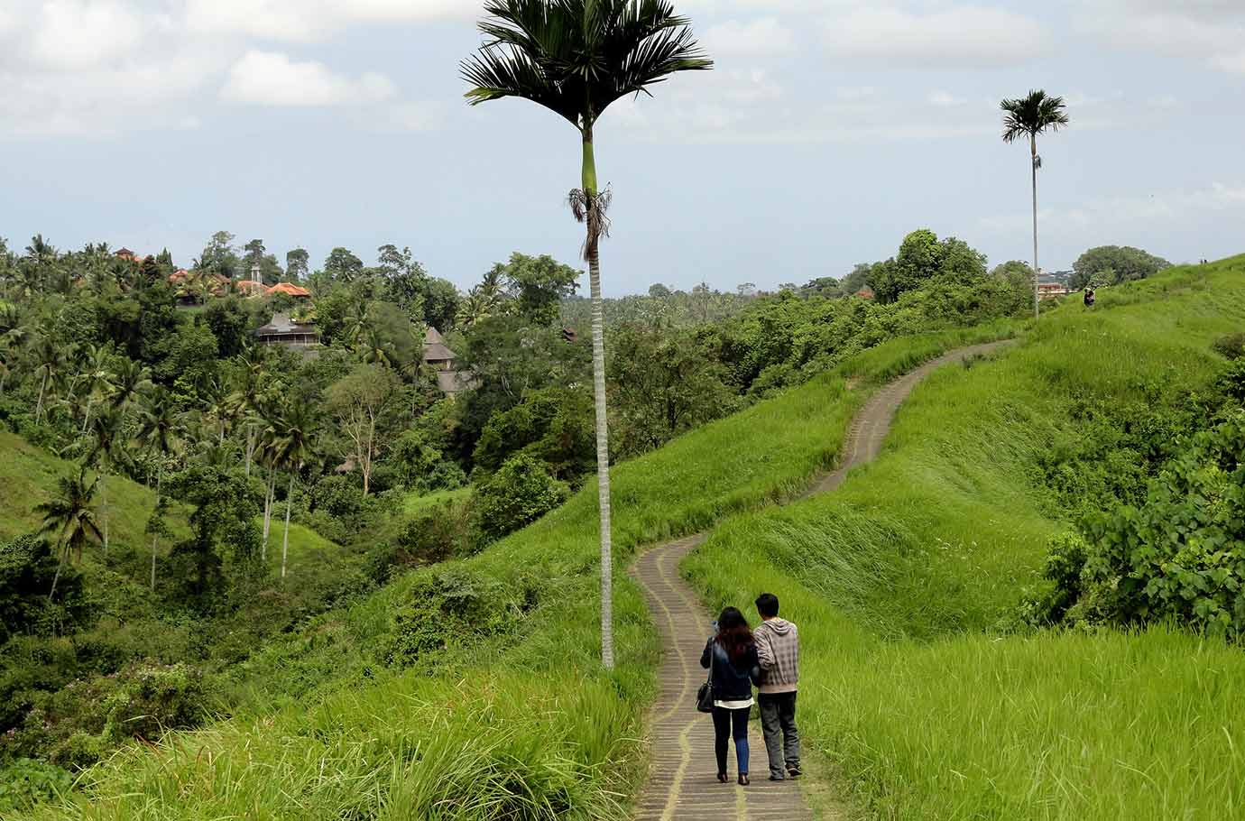 Couple of Campuhan Ridge Walk Trail in Ubud
