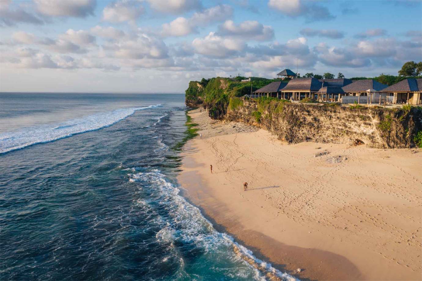 Hotels along Dreamland Beach in Uluwatu