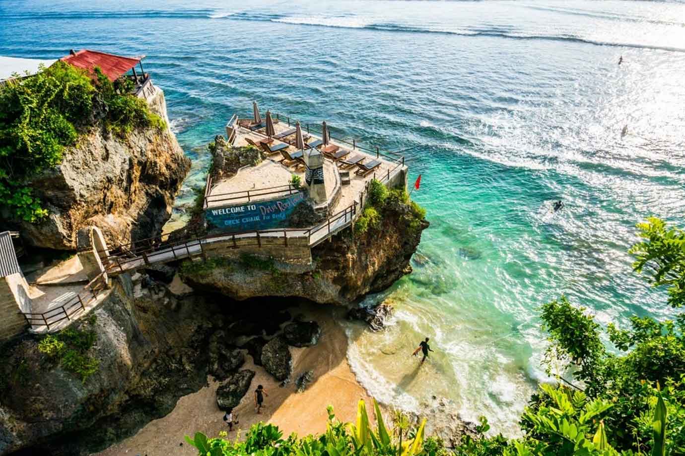 Restaurant on the cliff at Dreamland Beach