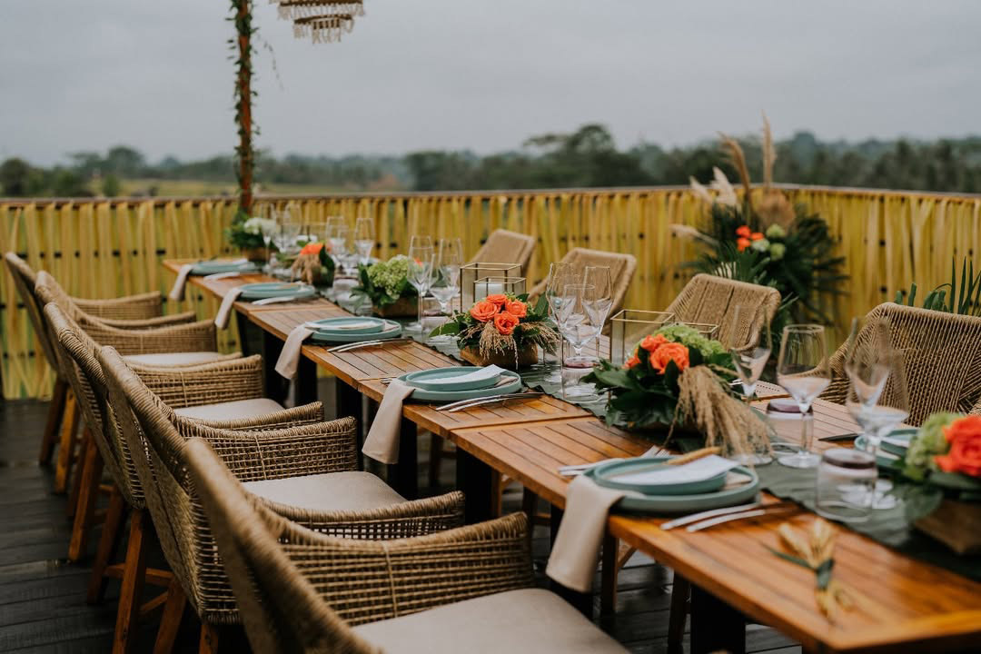 A festive table set in the open air of the Kokoko restaurant