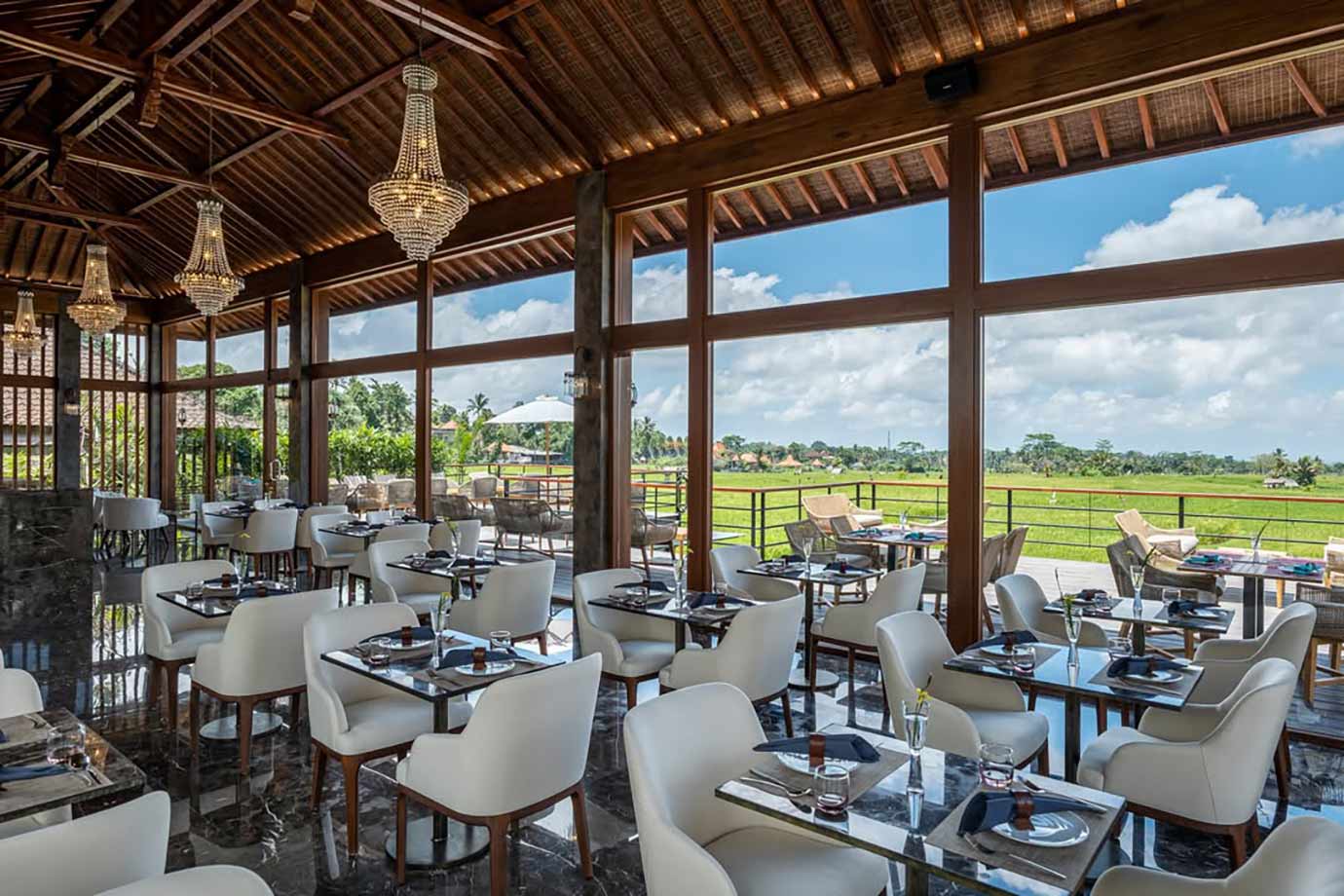 Empty tables in Kokokan restaurant