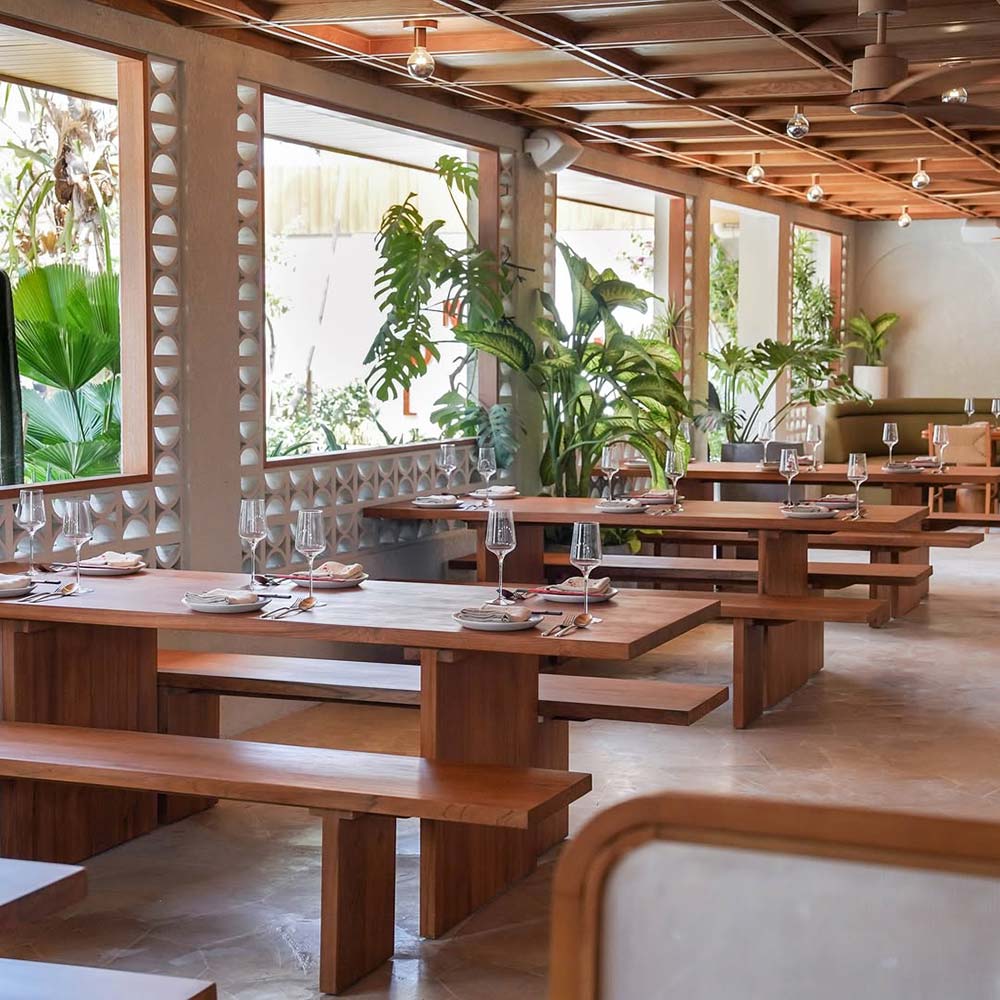 Interior overview in Longtime restaurant