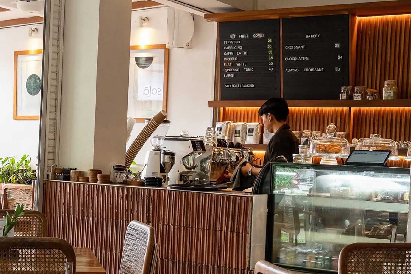 Brman cooking coffee in Sala Sanur restaurant