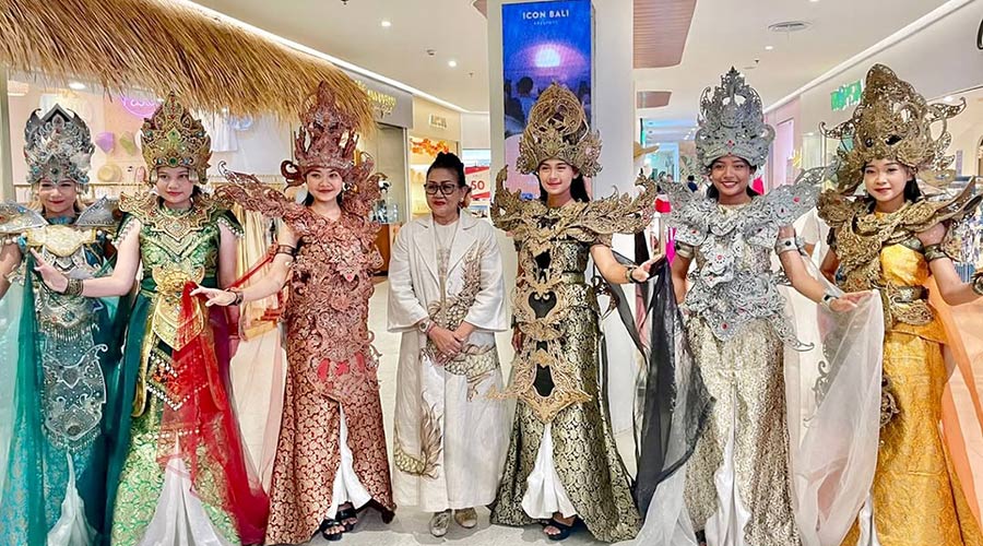 Dancers from the culture show in ICON Bali Mall