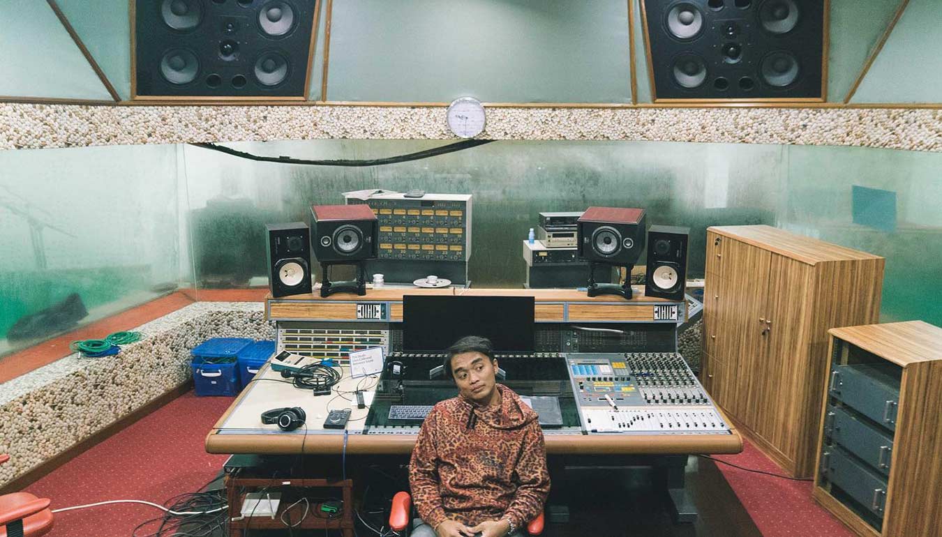 Dipha Barus in the studio