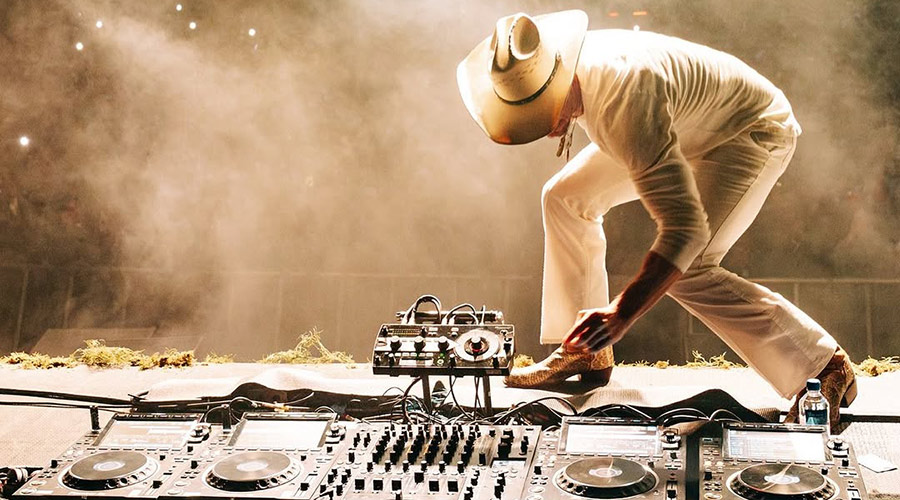 DIPLO on the table during the concert