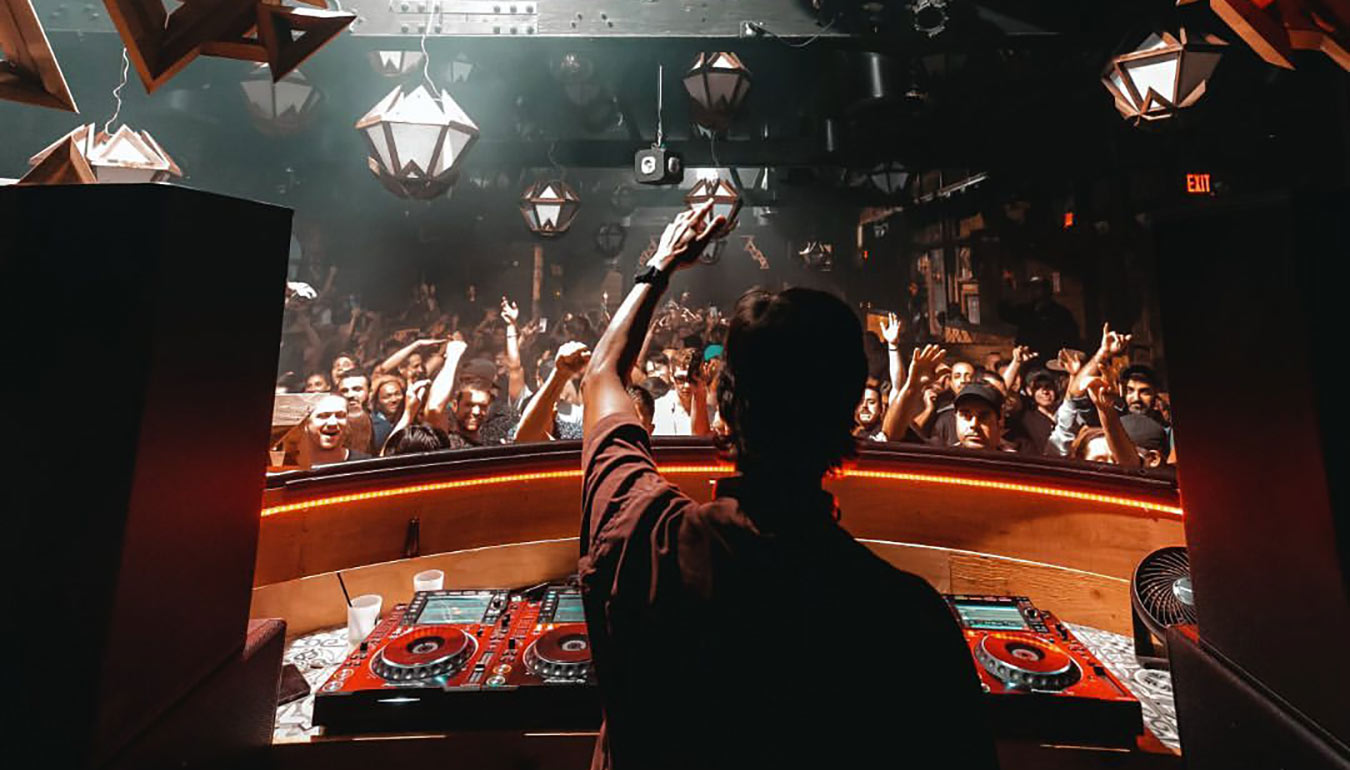 Jeremy Orlander at big crowded night club