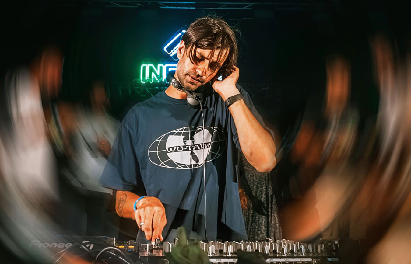Jeremy Orlander playing at night party