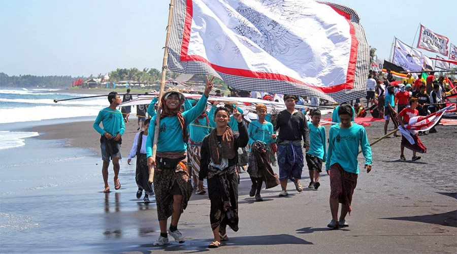 Bali Kite Festival - people with flags on the beach