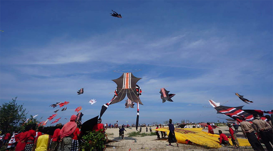 Kite flying at Bali Kite Festival