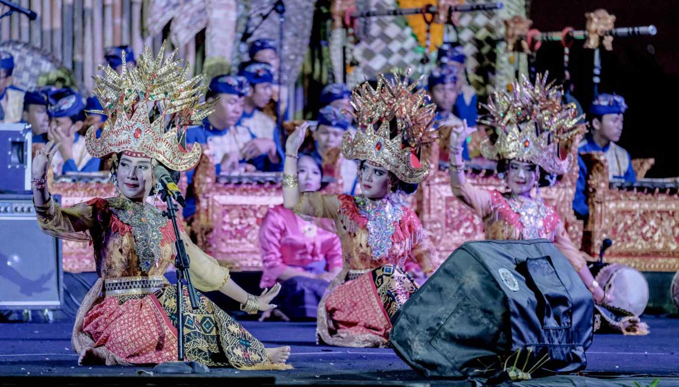 Traditional dance on Lovina Festival