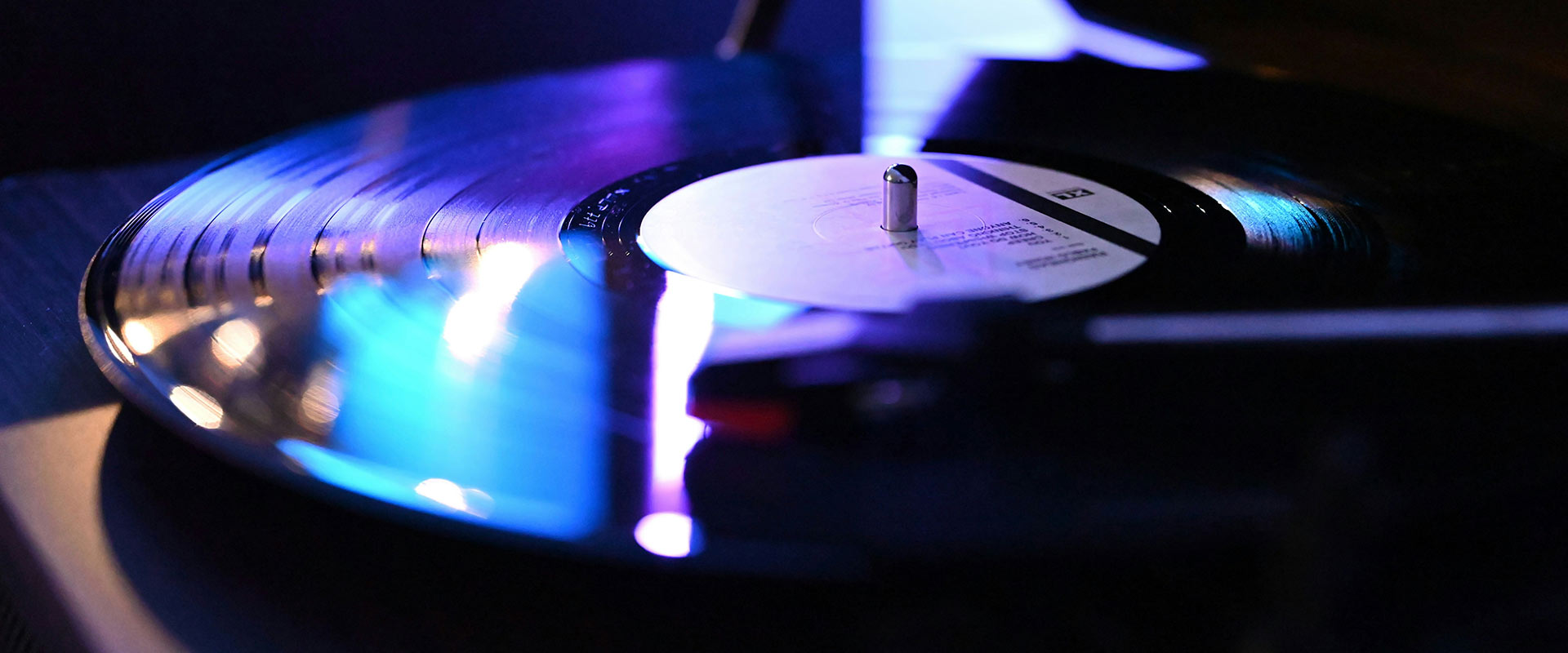 Background of Moopie + Archie + Su66en9 at Klymax Discothic
