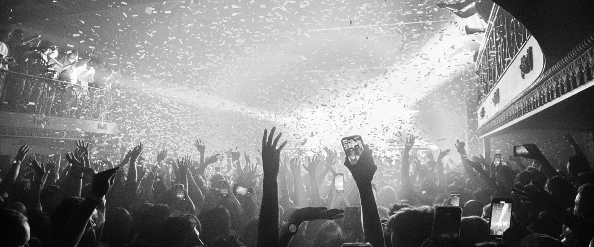 Background of Peking Duk at Savaya