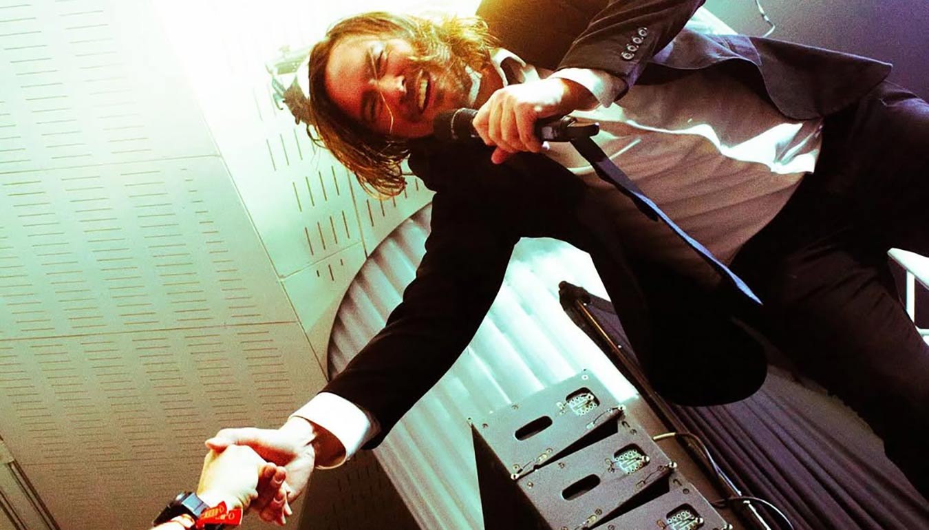 Peking Duk - handshake with the listener