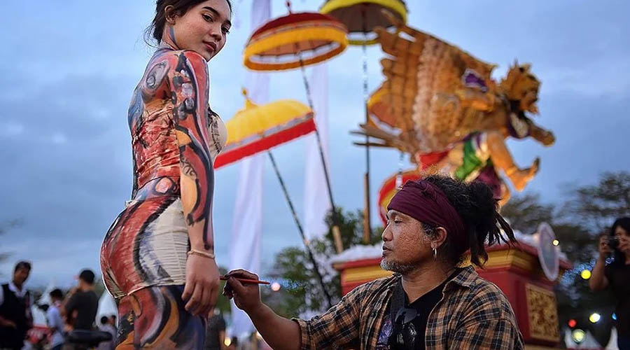 Body painting at Sanur Village Festival