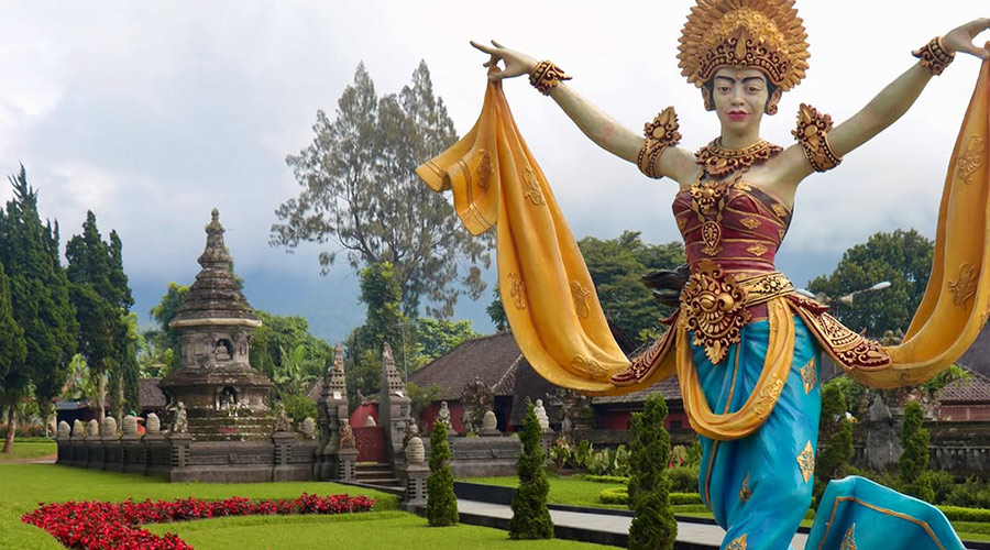 Statue of Ulun Danu Beratan Festival
