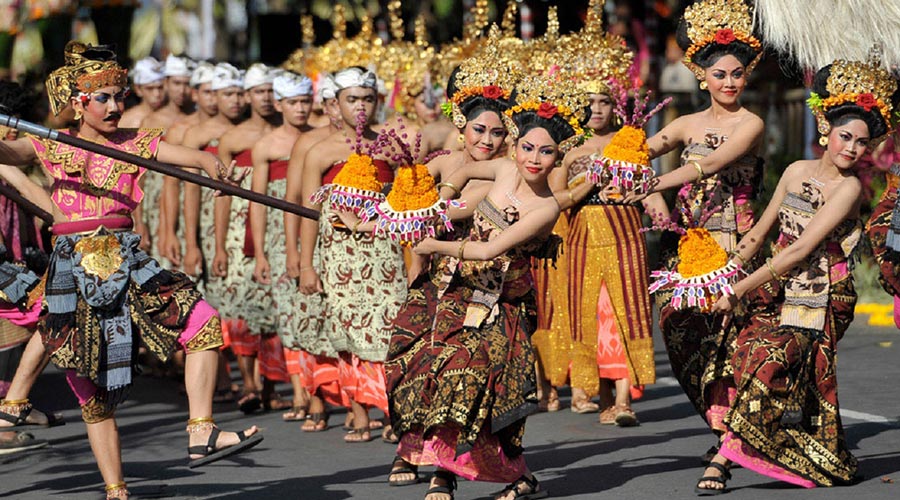 Dance on Ulun Danu Beratan Festival