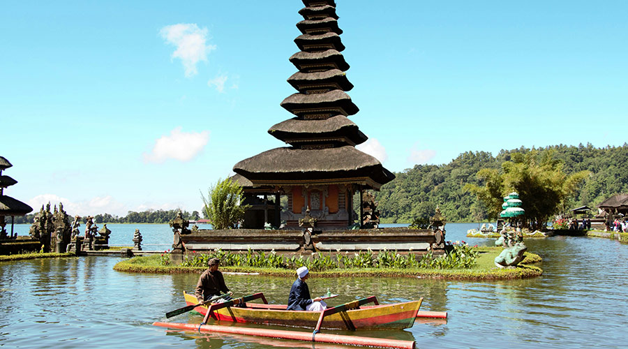 Sailing near Ulun Danu Beratan Temple