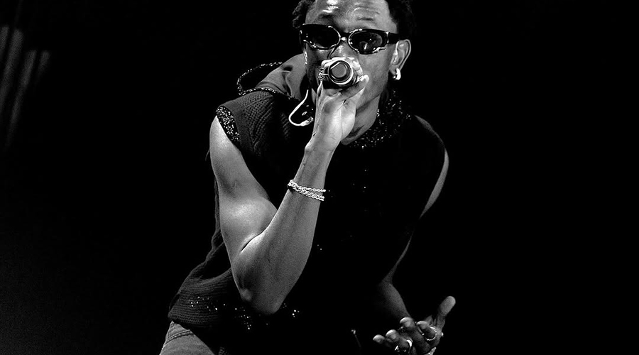 VICTONY with the microphone