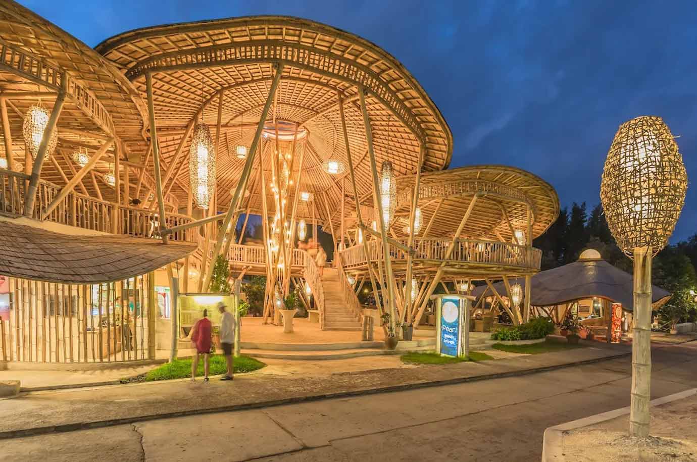 Wooden facade of Pearl Beach Lounge