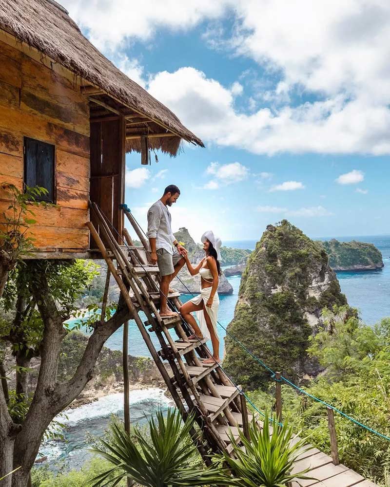 Couple on the stairs of Rumah Pohon Treehouse