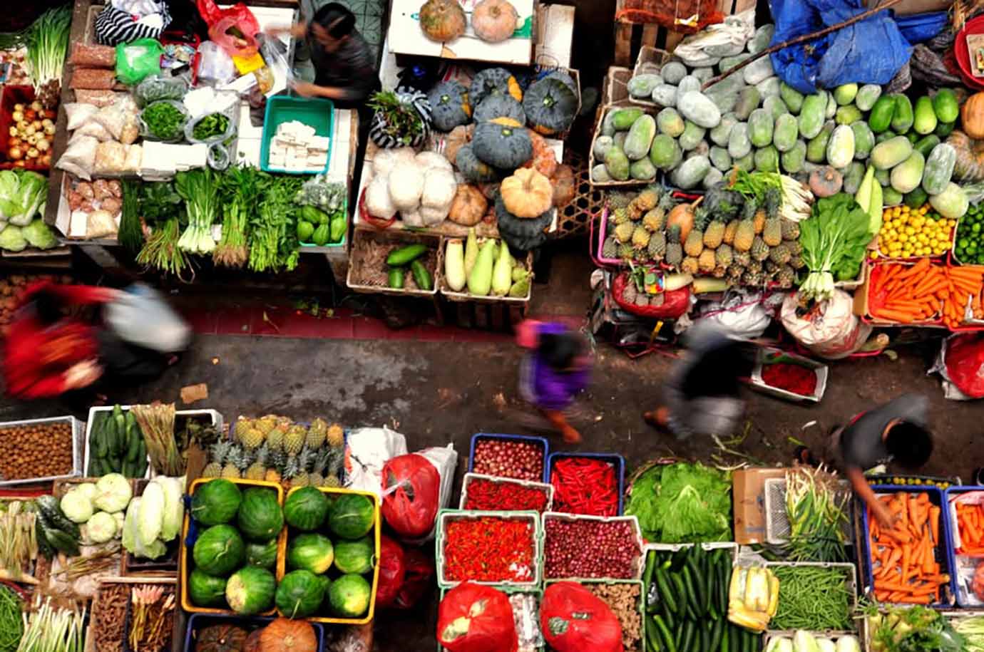 Local market in Sampalan Village