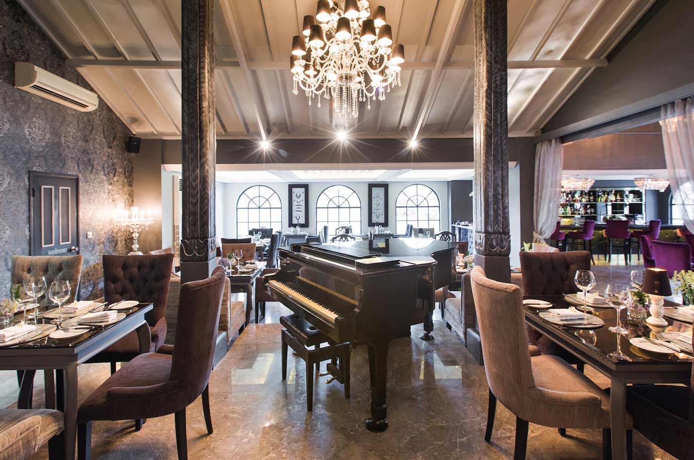 Restaurant and boutique - two in one