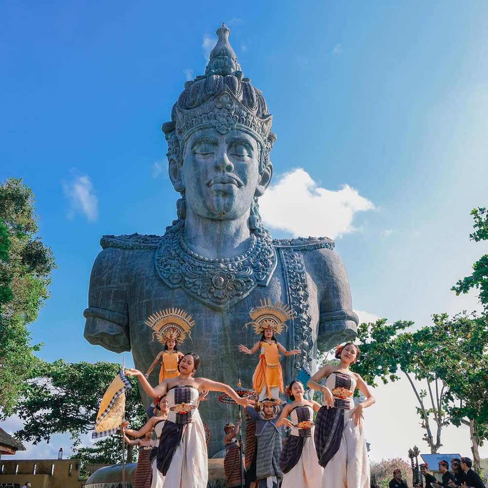 Dance by the Grand GWK Park statue