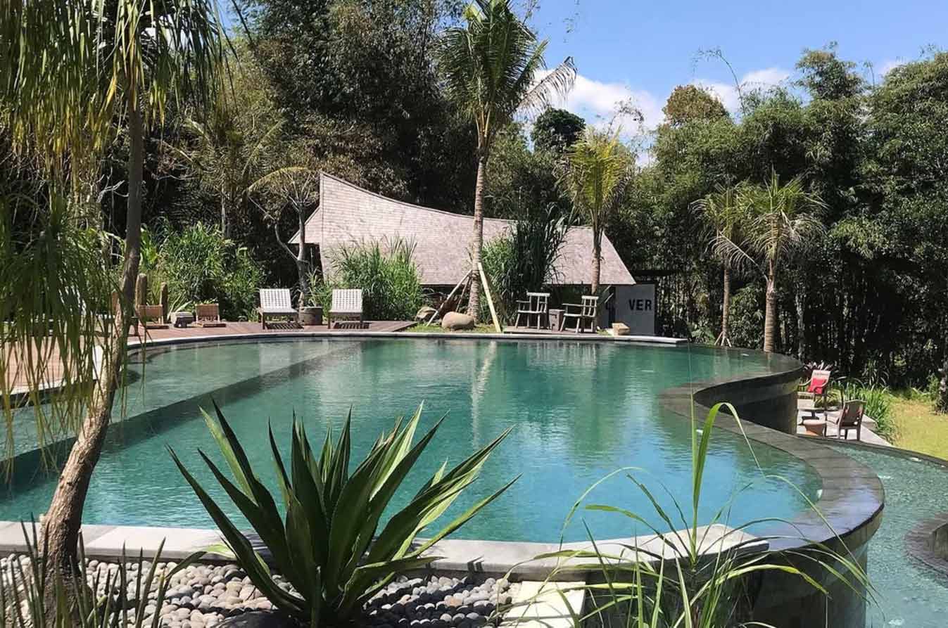 Desa Seni hotel pool area