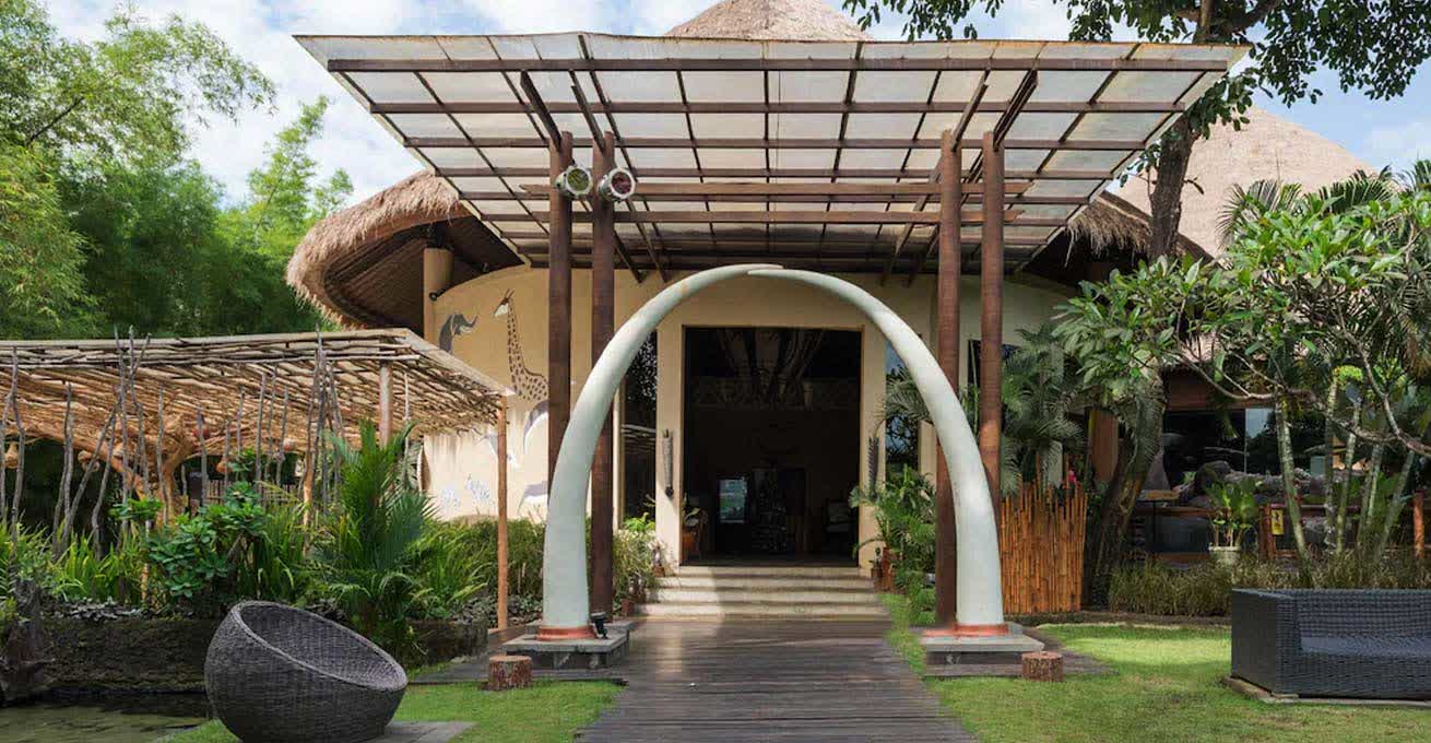 Mara River Safari Lodge building - the front view and the entrance