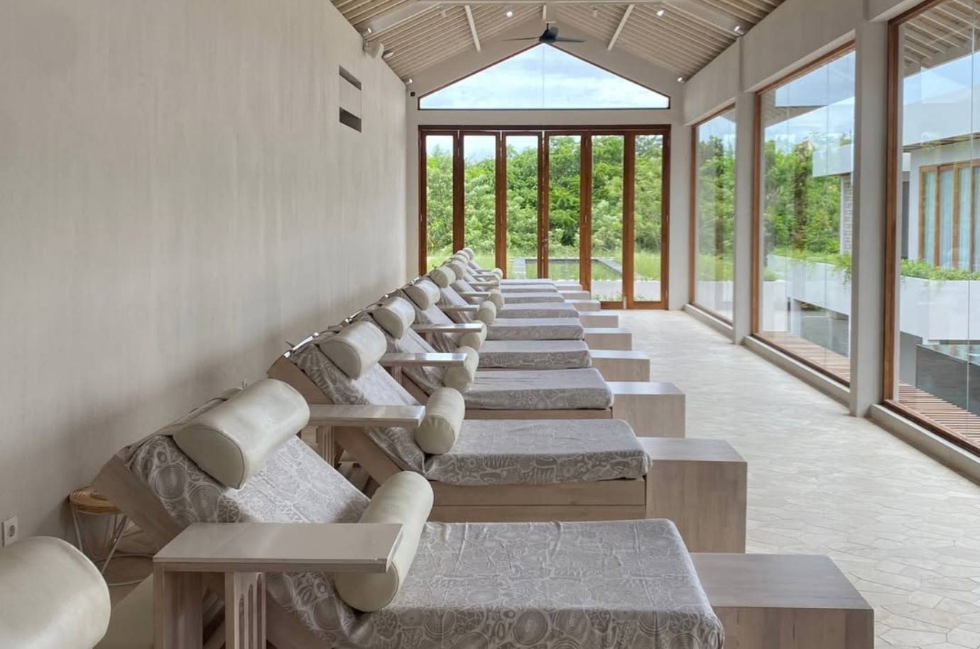 Big glassed room in the Spring Spa Uluwatu