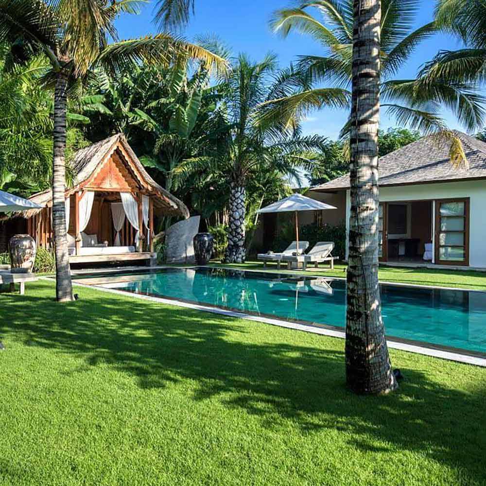 Swimming pool and courtyard of Villa Tiga Puluh