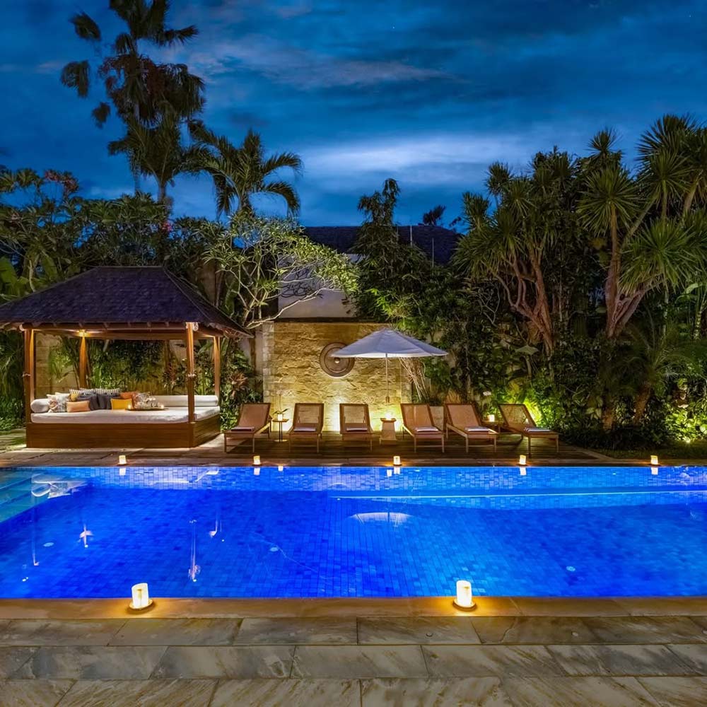 Romantic atmosphere by the pool in Villa Windu Asri