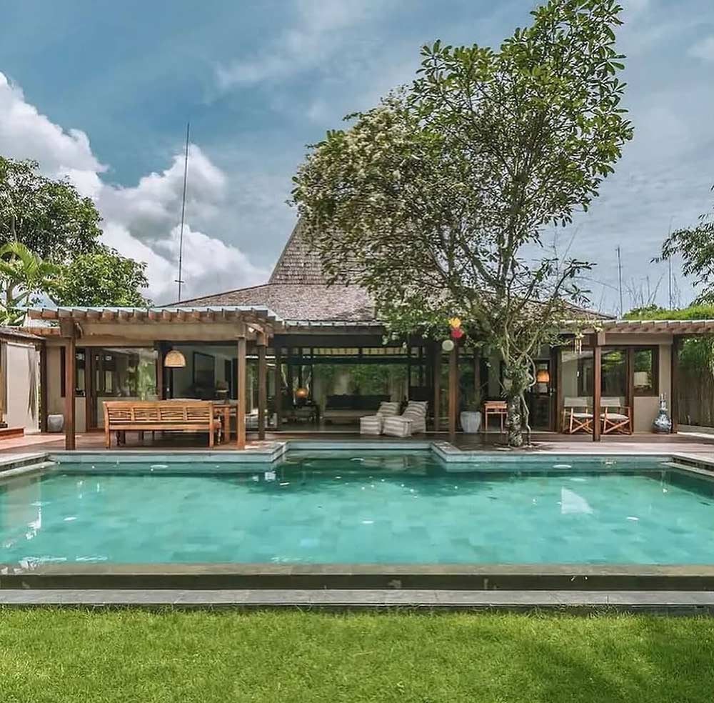 Swimming pool on the area of Villa Wolfe