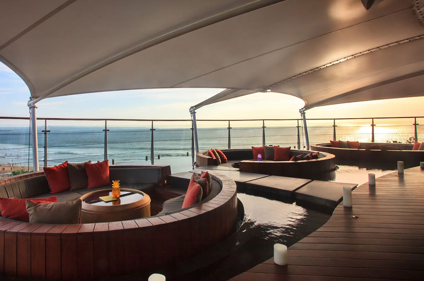 Rooftop and pool restaurant in Double Six