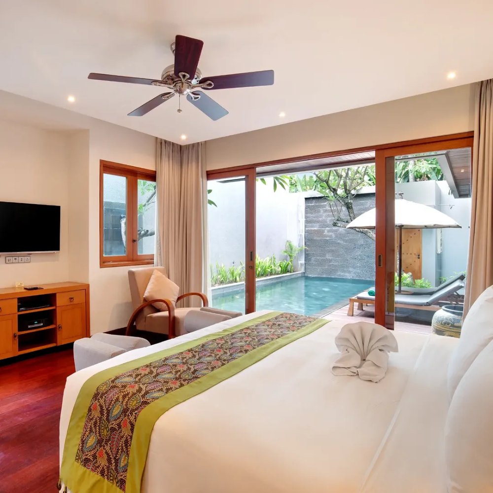 Bedroom with private pool in KoenoKoeni Villa