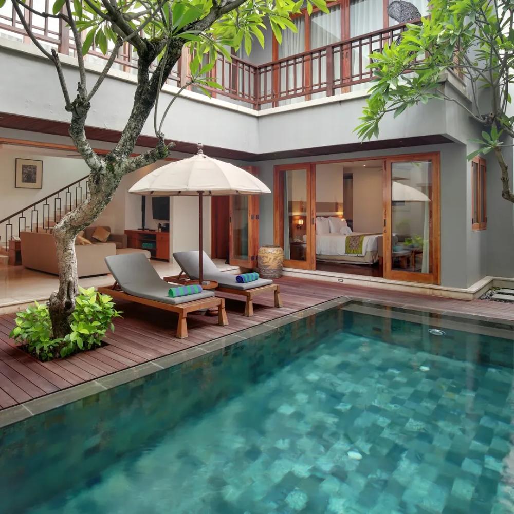 Swimming pool in KoenoKoeni Villa
