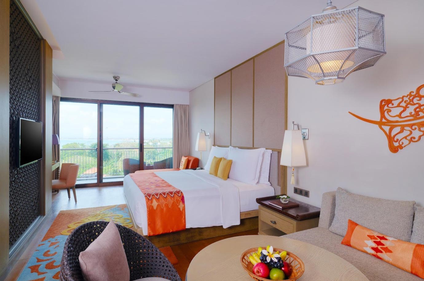 Mövenpick Resort & Spa family with bright details in the rooms