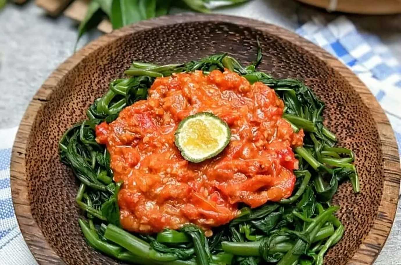 Vegetarian & Vegan Balinese Eats on the wooden plate
