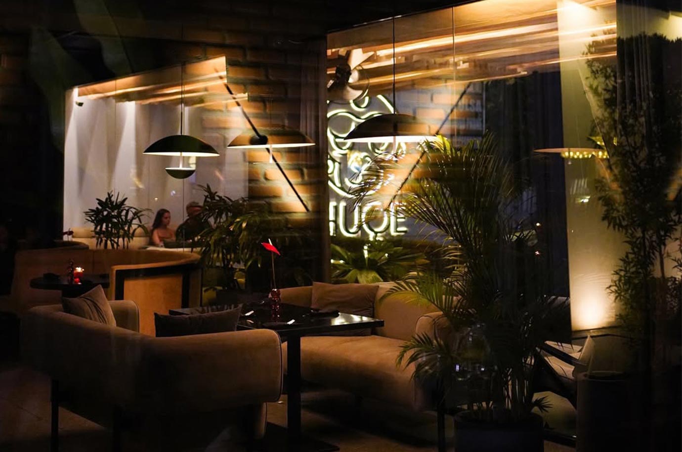 Romantic atmosphere in the Huge bar