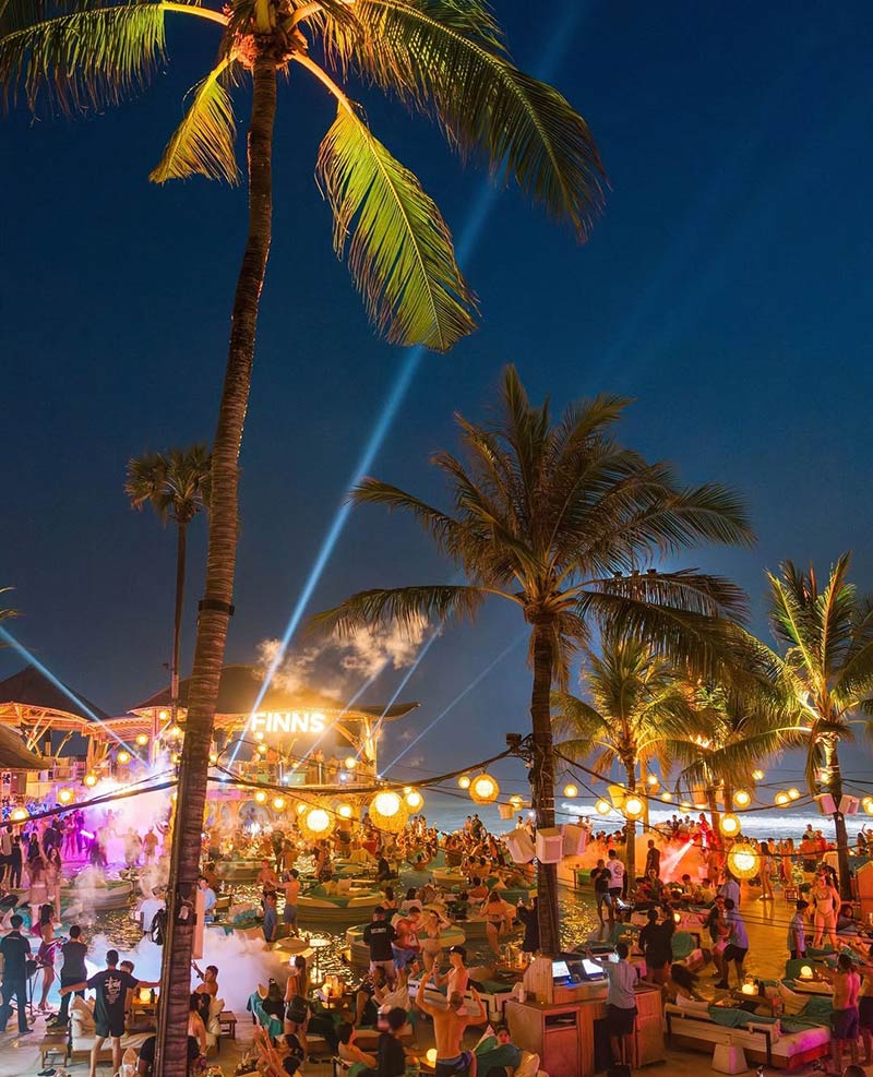 Evening atmosphere in FINNS Beach Club