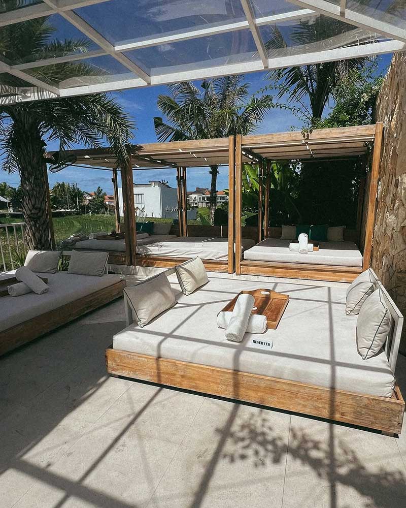 Sunbeds from Lima Bay beach club