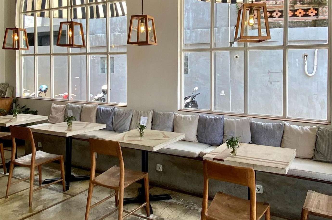 Cozy interior in the Bottega Italiana restaurant