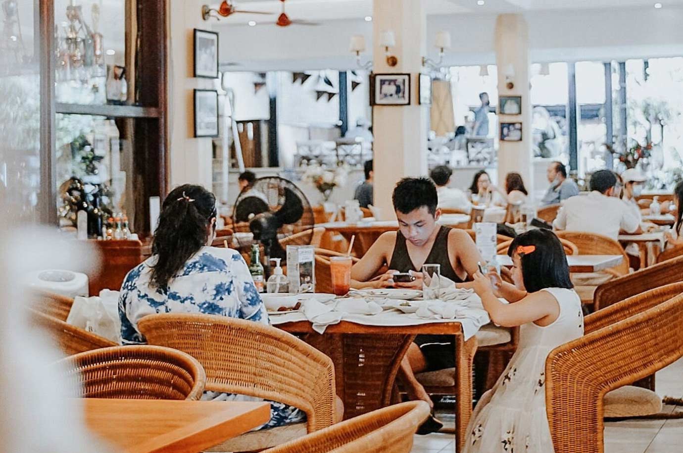Interior and quests of the Massimo Il Ristorante