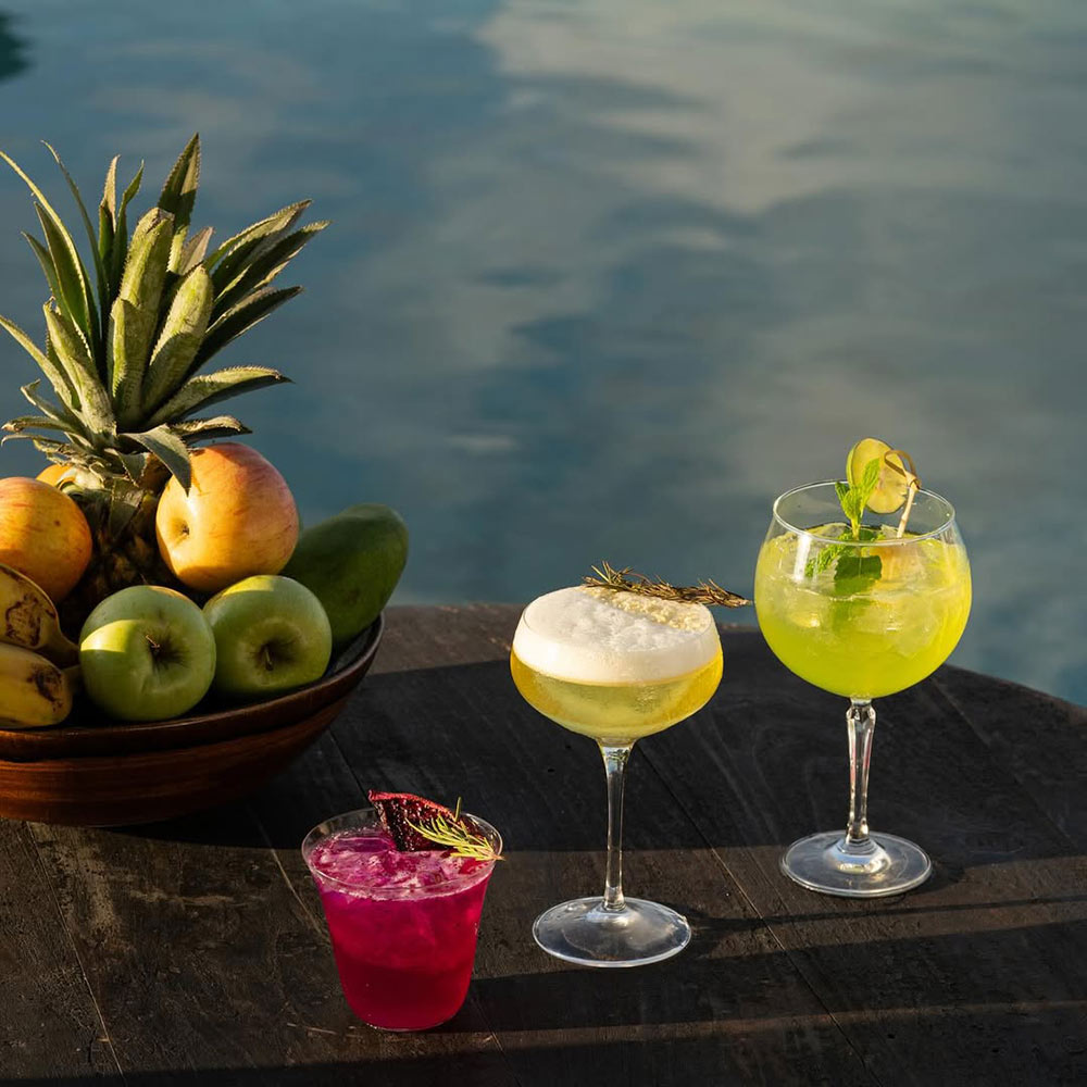 Aroha Bar - cocktails by the pool