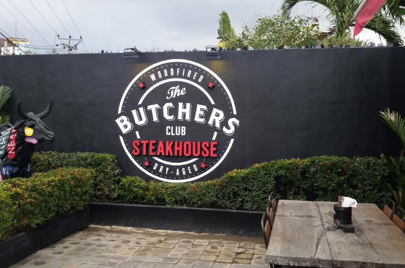 Logotype of The Butchers Club on the wall