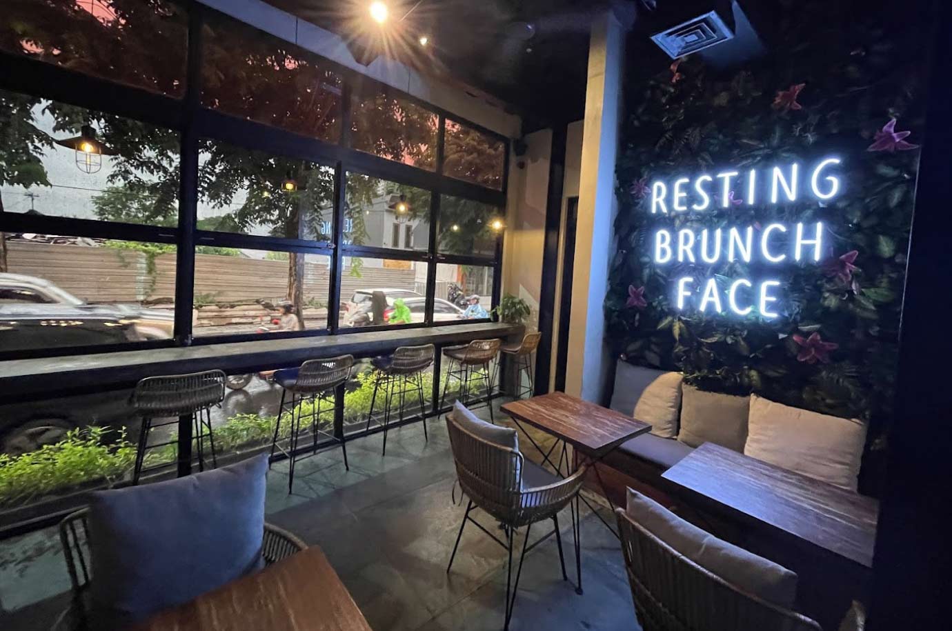 The minimalist/industrial-inspired design in Brunch Club Bali