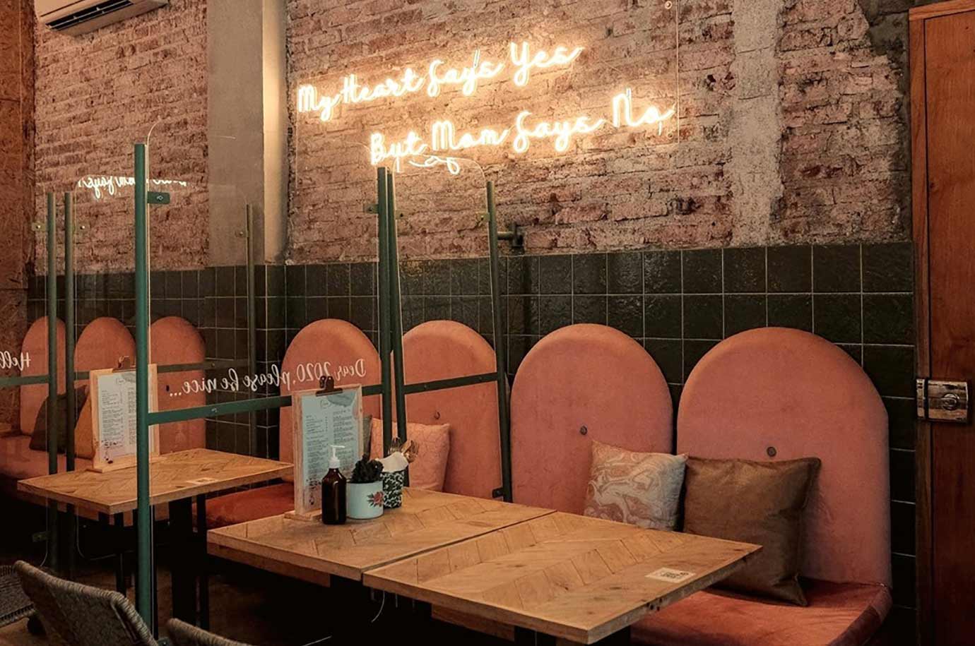 Retro loft style of interior in Dear Lucy cafe
