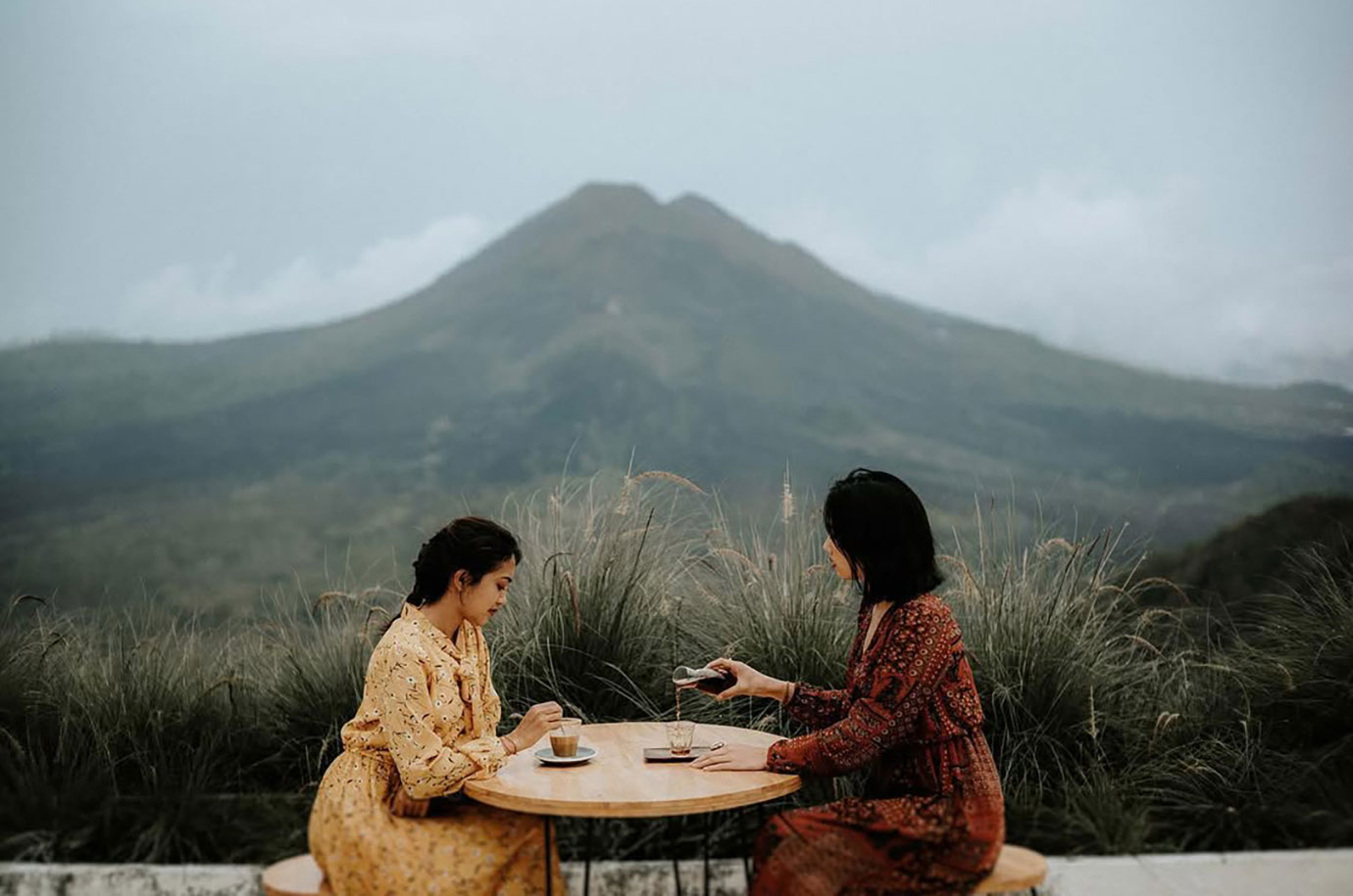 Morning coffe at Montana Del Cafe with the view on Mount Batur